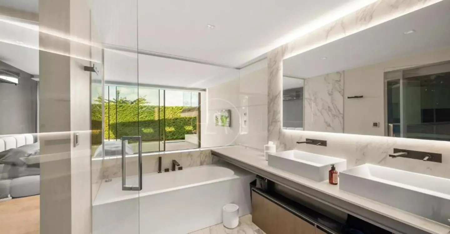 Villa contemporaine d'exception, vue et accès privé au lac,rive gauche - Photo 9 of 12