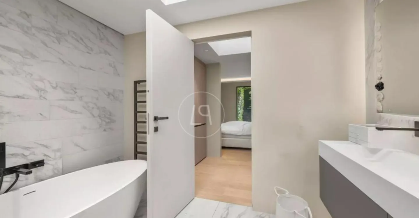 Villa contemporaine d'exception, vue et accès privé au lac,rive gauche - Photo 12 of 12