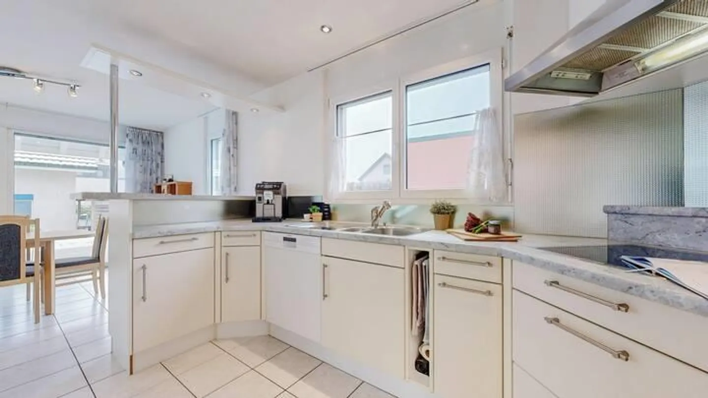 Detached and Well-Maintained - 5.5 Room Single-Family House - Photo 3 of 9