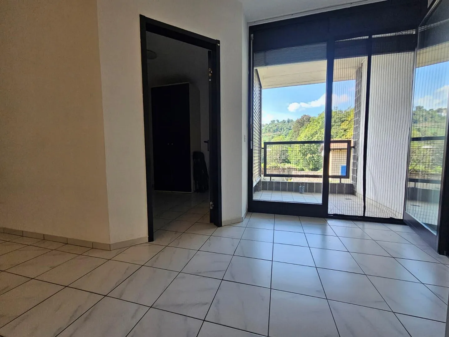 AFFITTASI AMPIO 2.5 LOCALI ARREDATO CON BALCONE A CANOBBIO - Foto 2 di 8