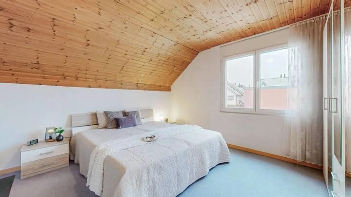 Detached and Well-Maintained - 5.5 Room Single-Family House - Photo 4 of 9