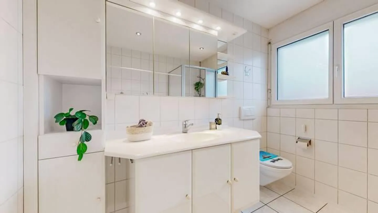 Detached and Well-Maintained - 5.5 Room Single-Family House - Photo 6 of 9