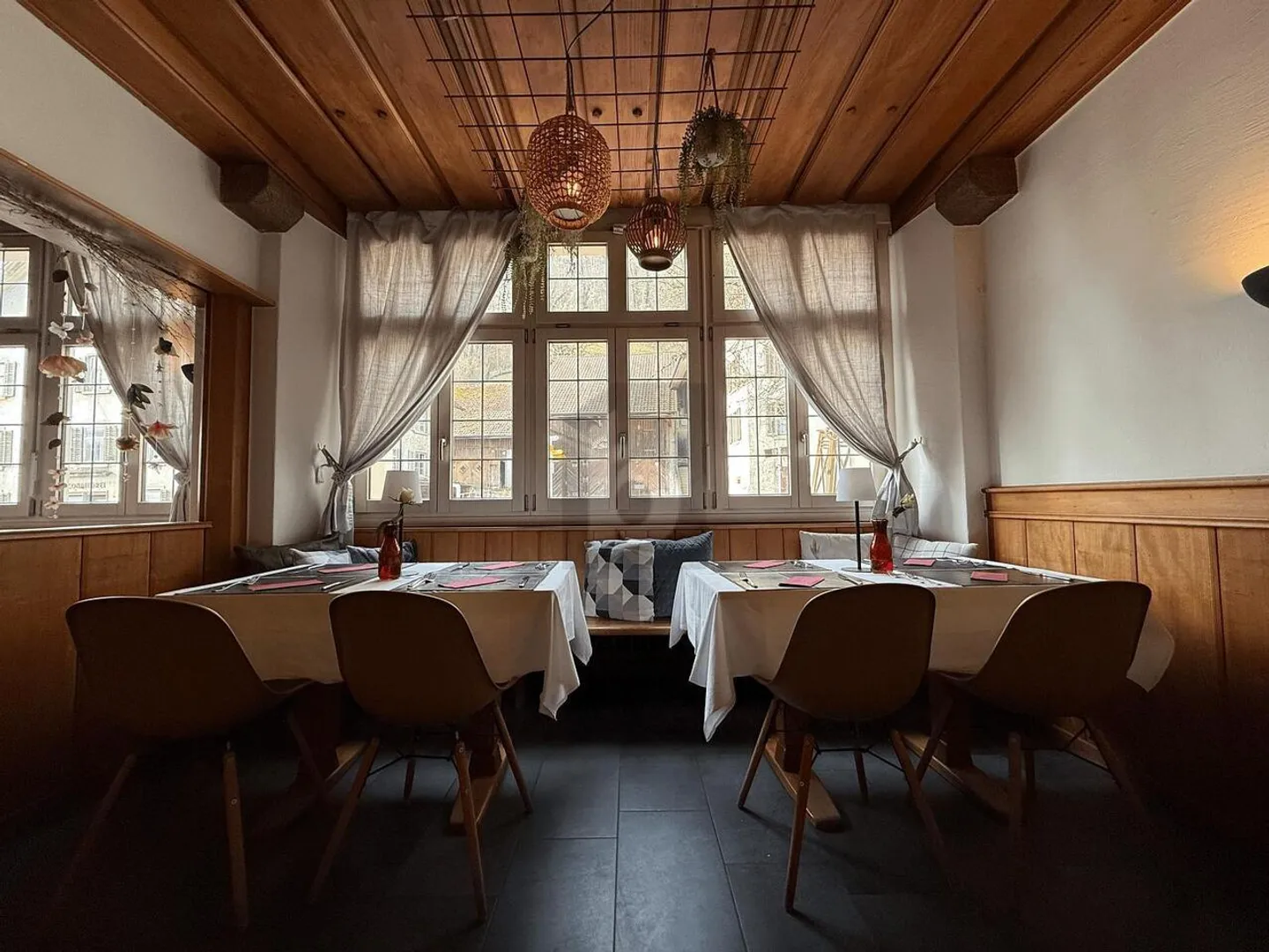 Restaurant Charmant en Emplacement Central - Photo 2 sur 6