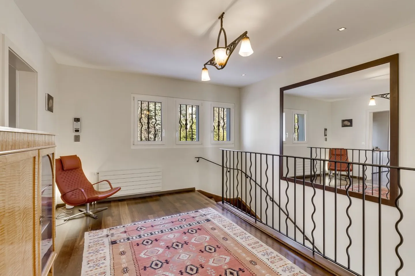 Spacious Modern Property in Dominant Location - Photo 9 of 13