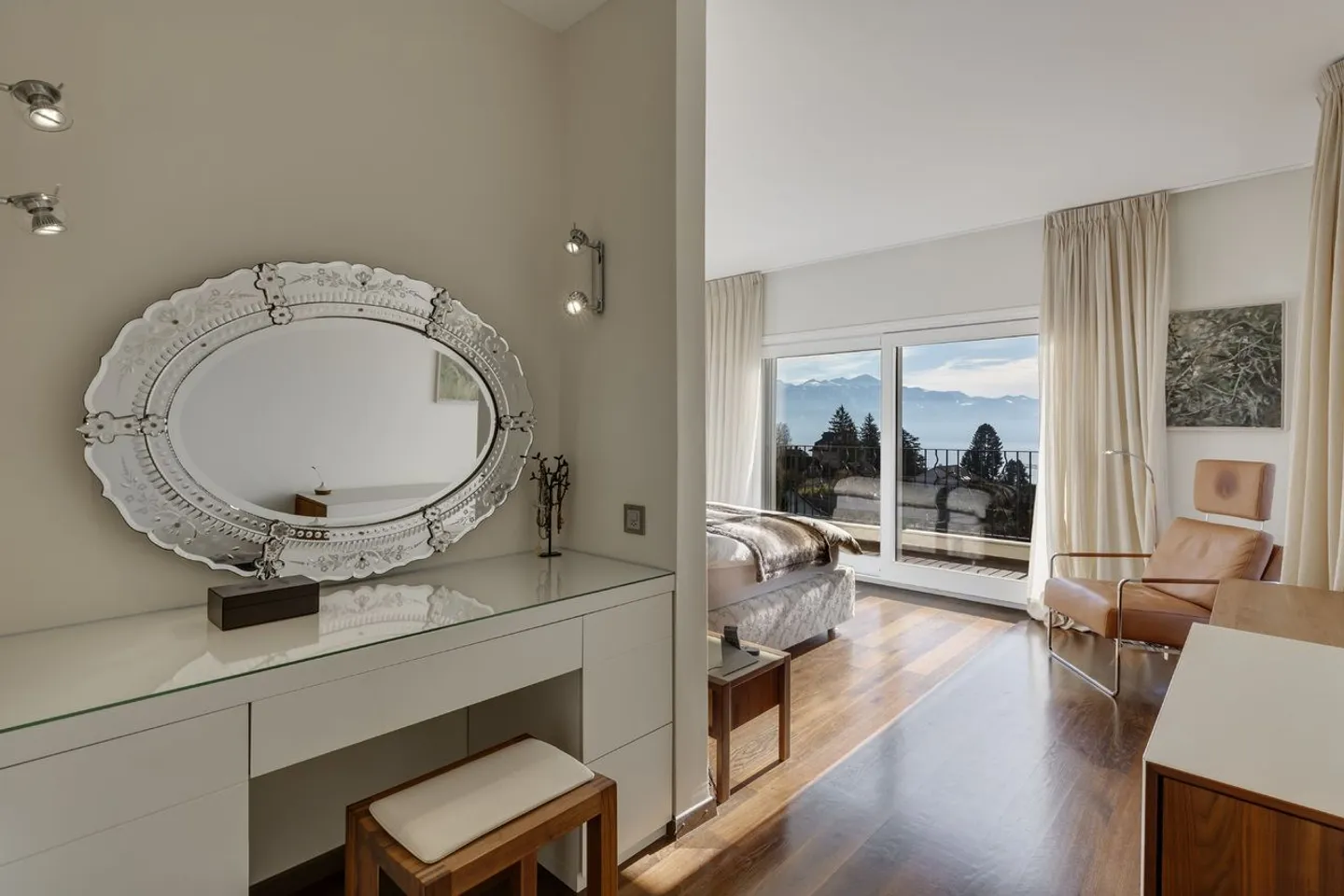 Spacious Modern Property in Dominant Location - Photo 10 of 13