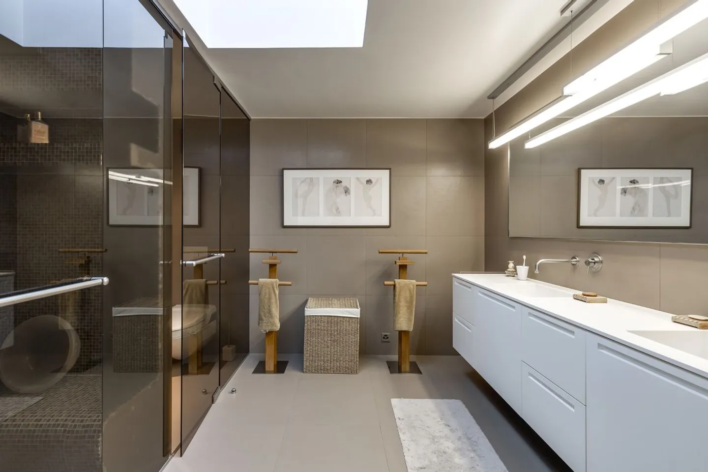 Spacious Modern Property in Dominant Location - Photo 11 of 13