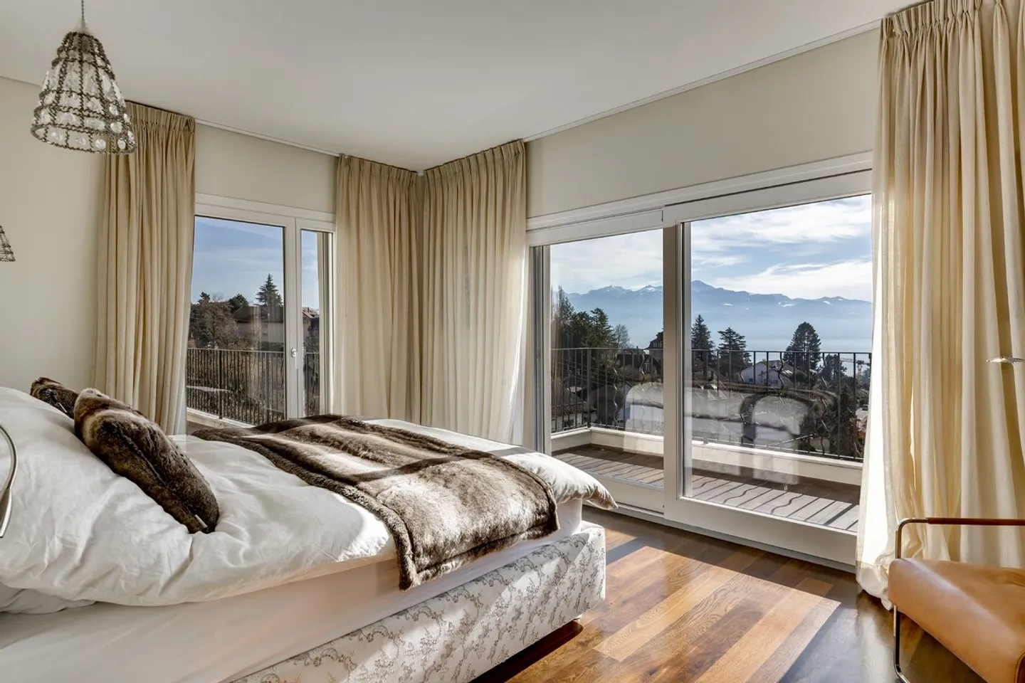 Spacious Modern Property in Dominant Location - Photo 12 of 13