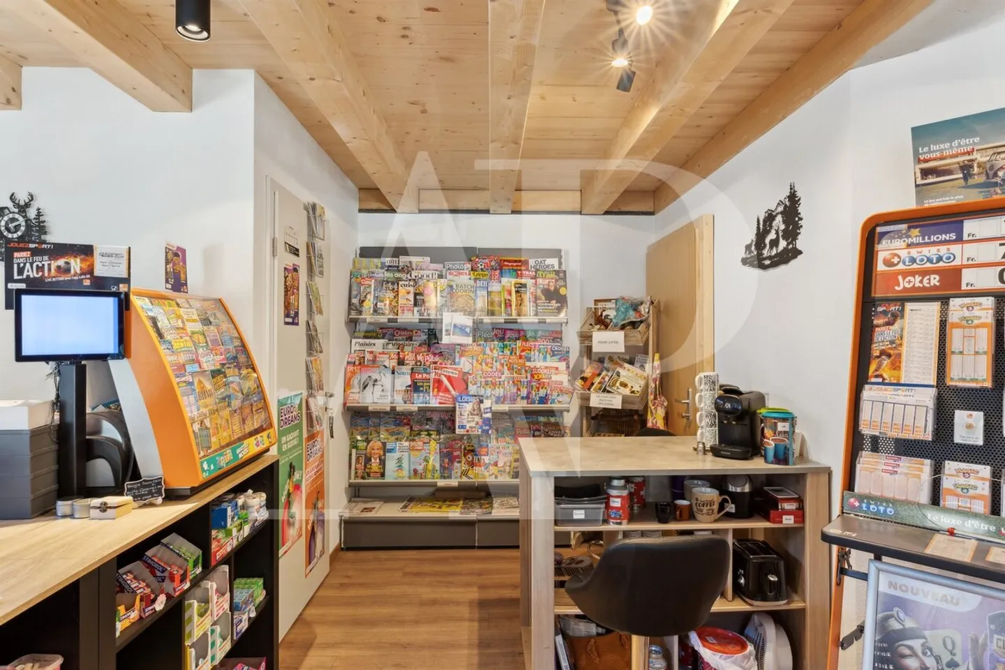 Commercial space in the heart of the village - Photo 5 of 10