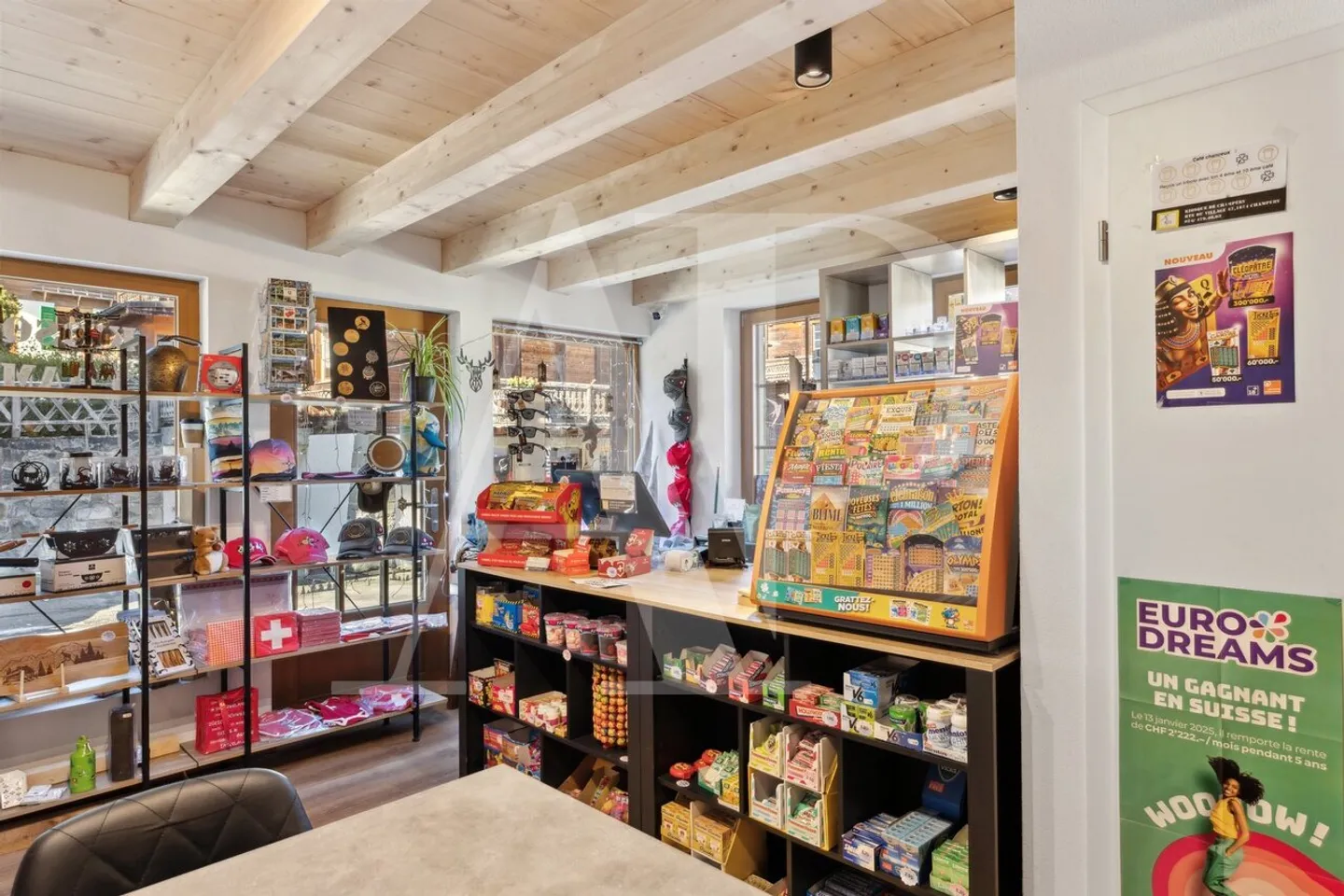 Commercial space in the heart of the village - Photo 9 of 10