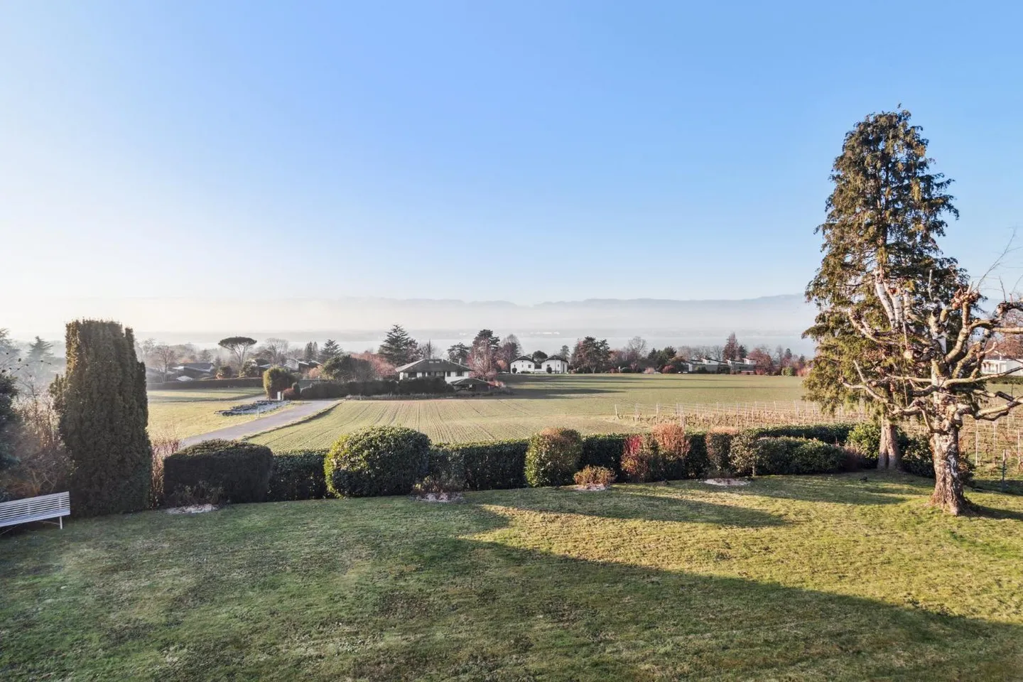 Villa au bord du lac à Corsier - Photo 4 sur 13