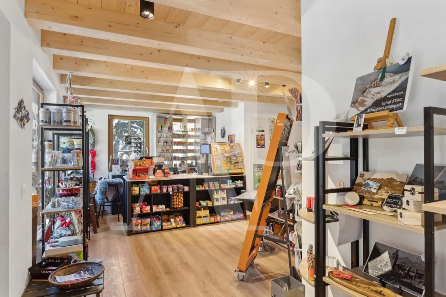 Commercial space in the heart of the village - Photo 1 of 10