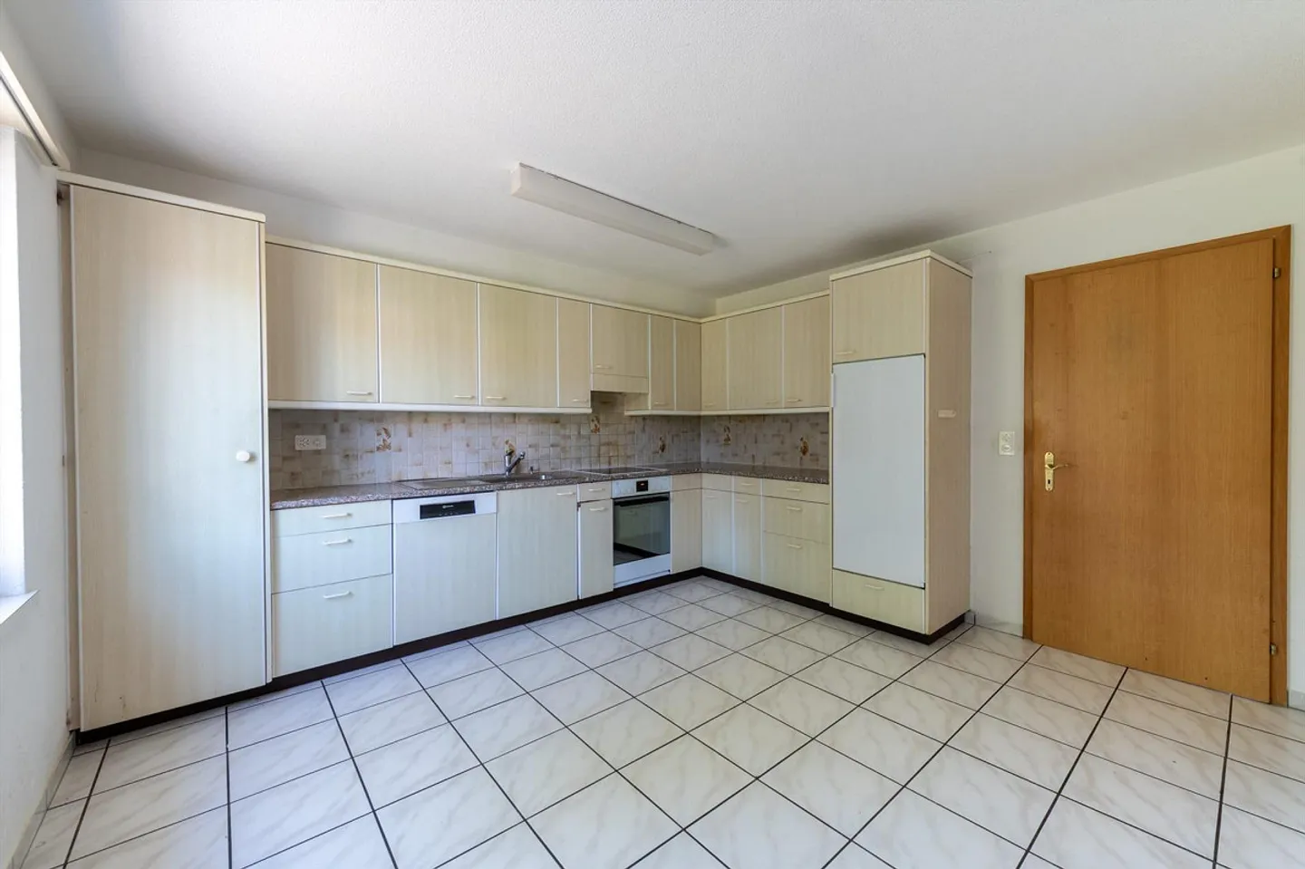 Plenty of space for the whole family - 6.5-room end-of-terrace house with a view of greenery - Photo 3 of 13