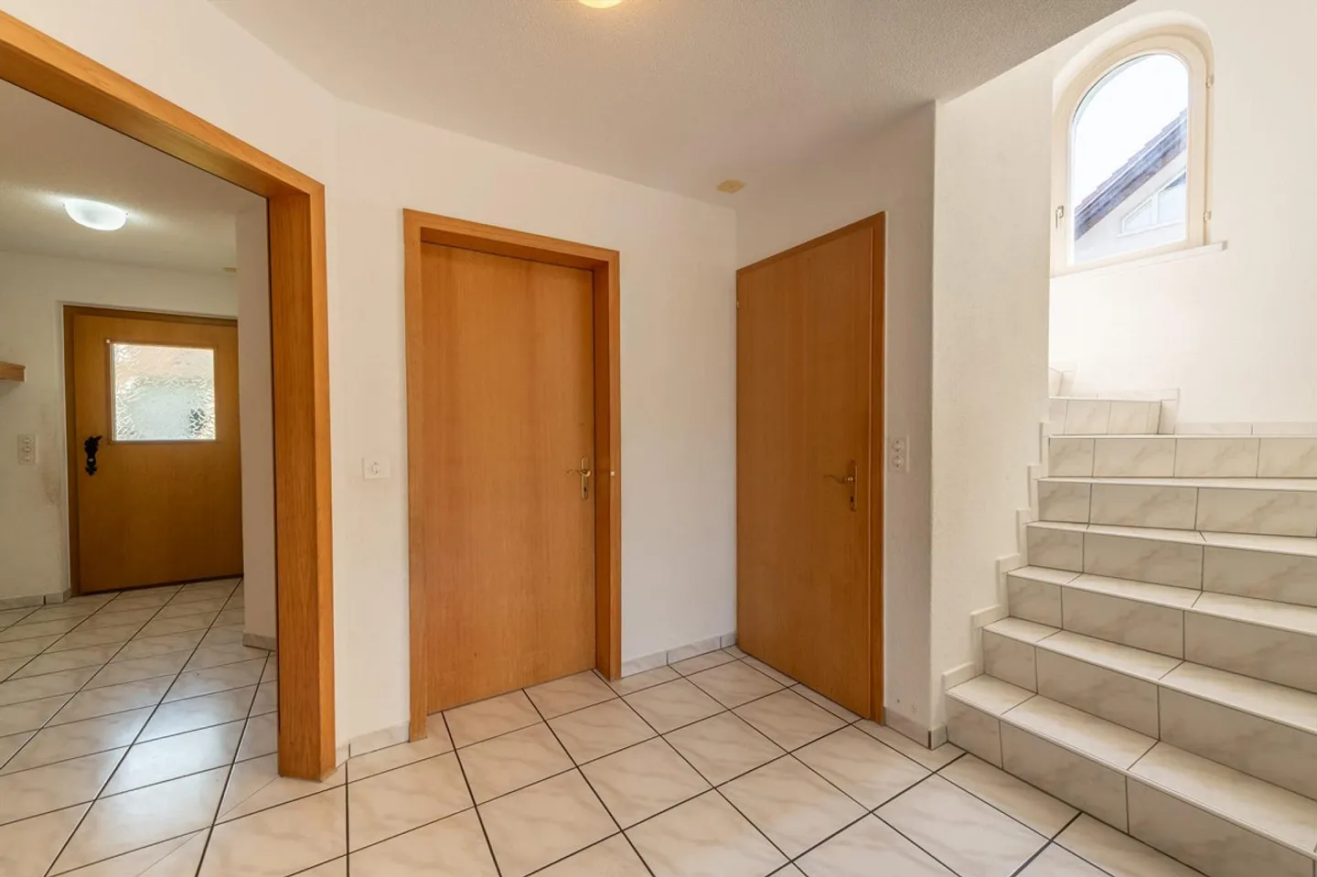 Plenty of space for the whole family - 6.5-room end-of-terrace house with a view of greenery - Photo 4 of 13