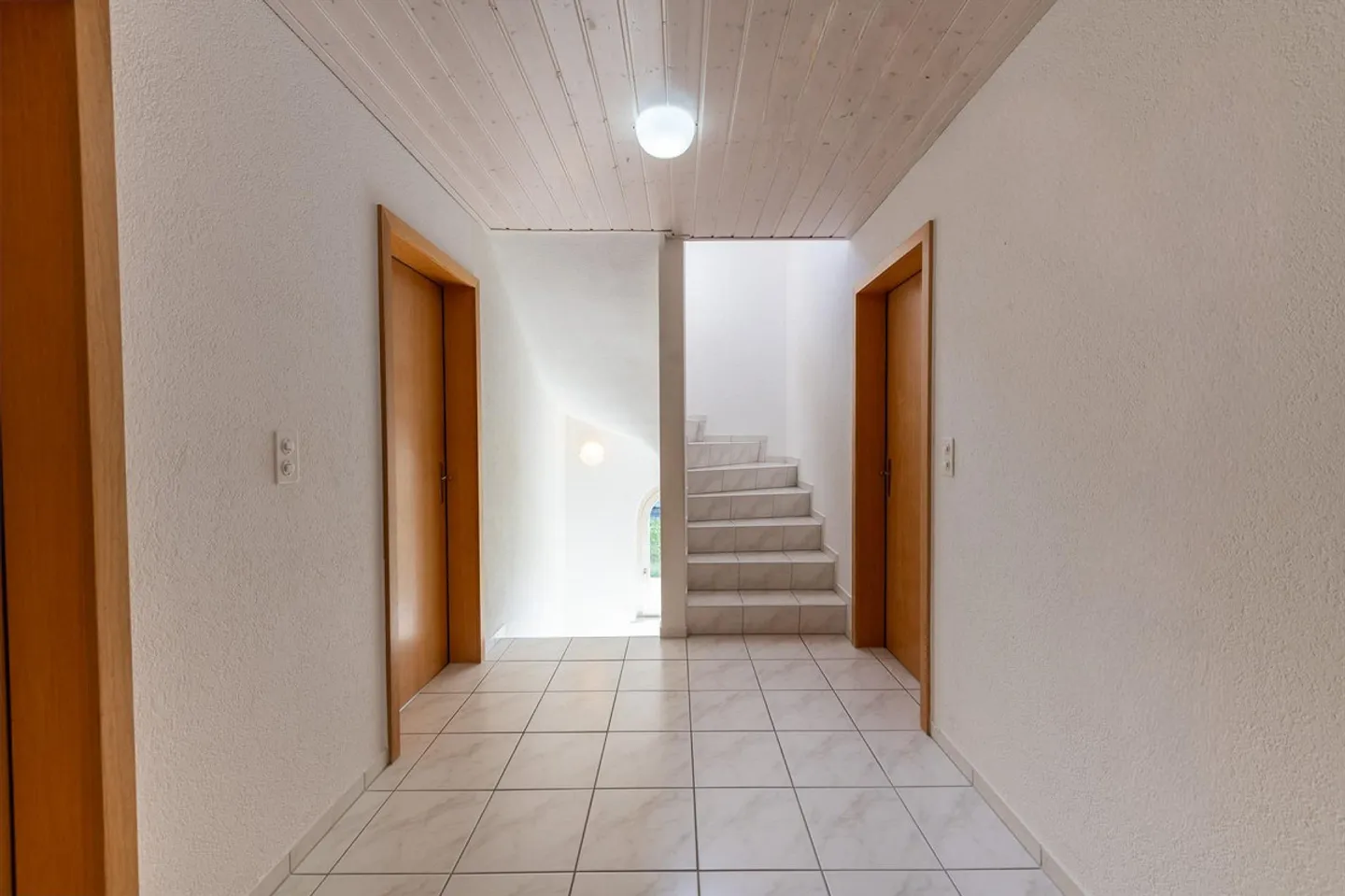 Plenty of space for the whole family - 6.5-room end-of-terrace house with a view of greenery - Photo 7 of 13