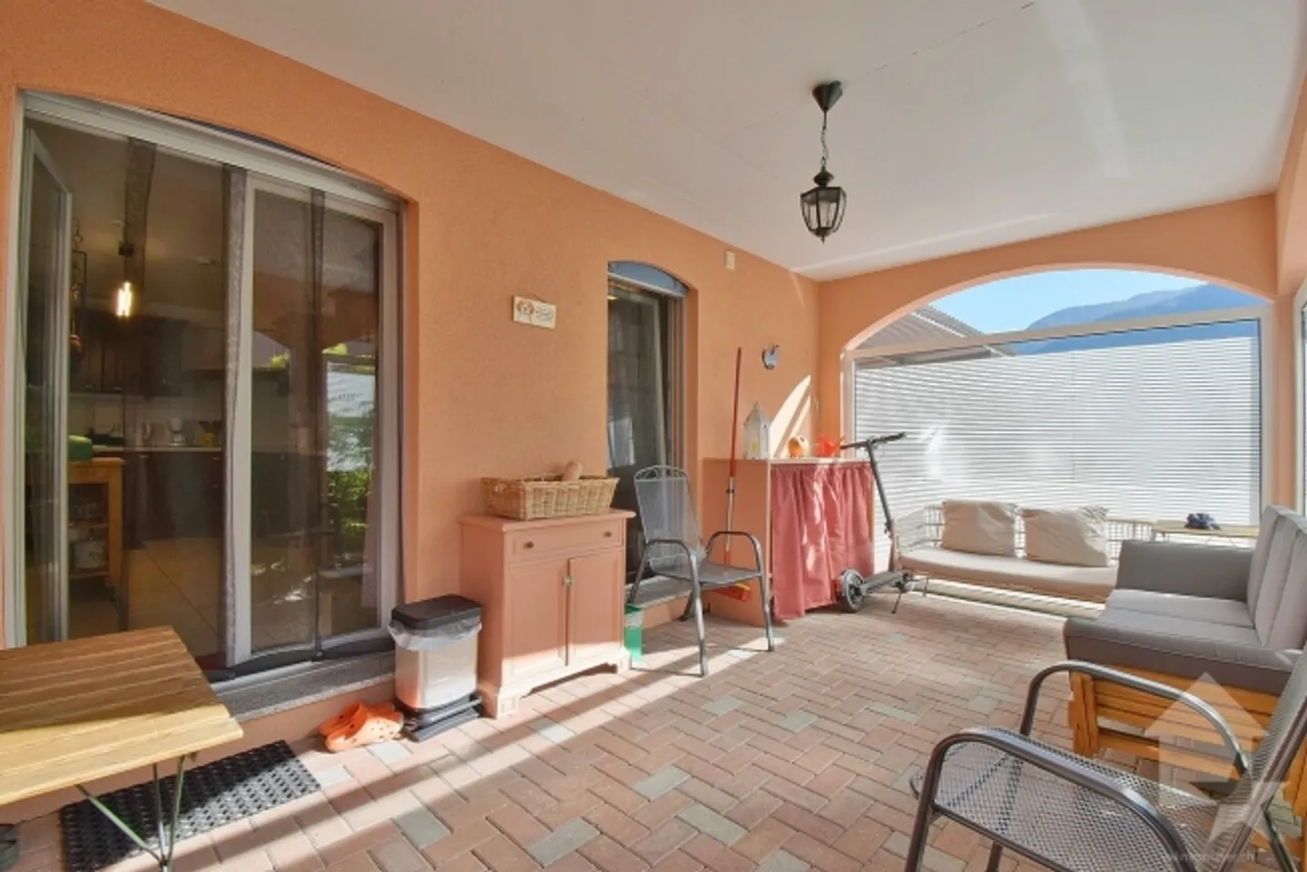 Spacious 4.5-room apartment with 2 parking spaces included - Photo 3 of 17