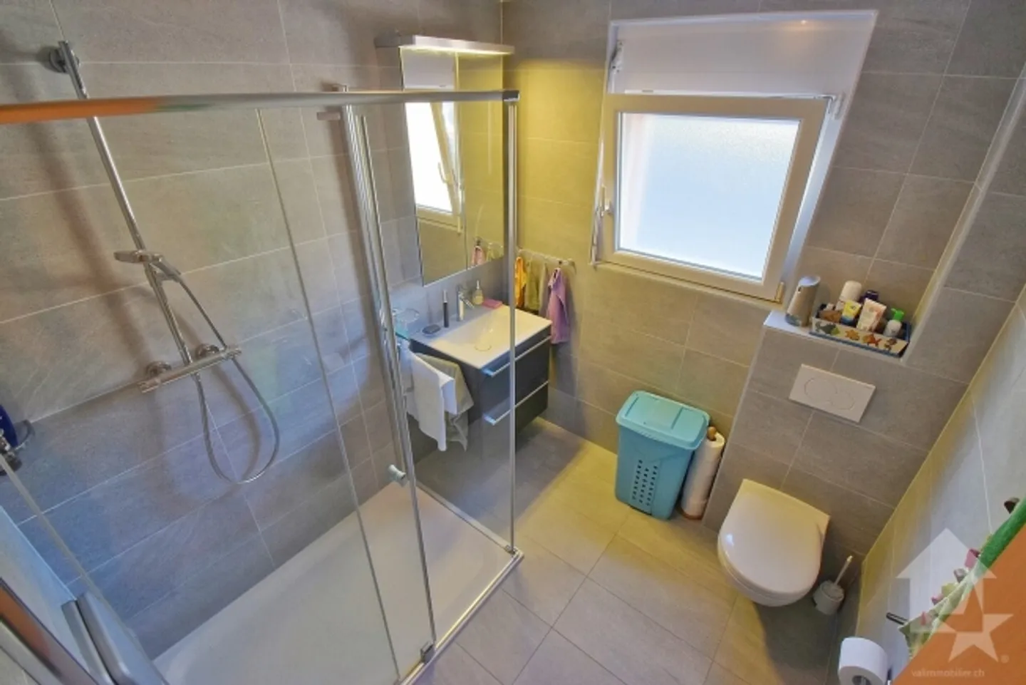 Spacious 4.5-room apartment with 2 parking spaces included - Photo 14 of 17