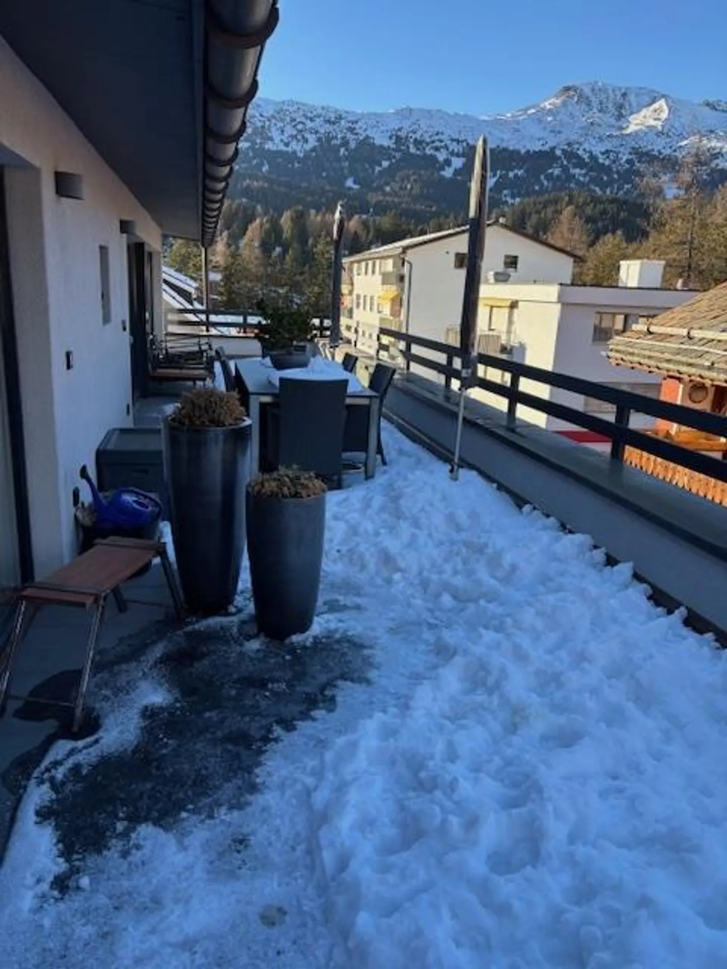 À louer à partir du 1er avril 2026 : appartement penthouse 2,5 pièces calme et élégant - Photo 1 sur 13