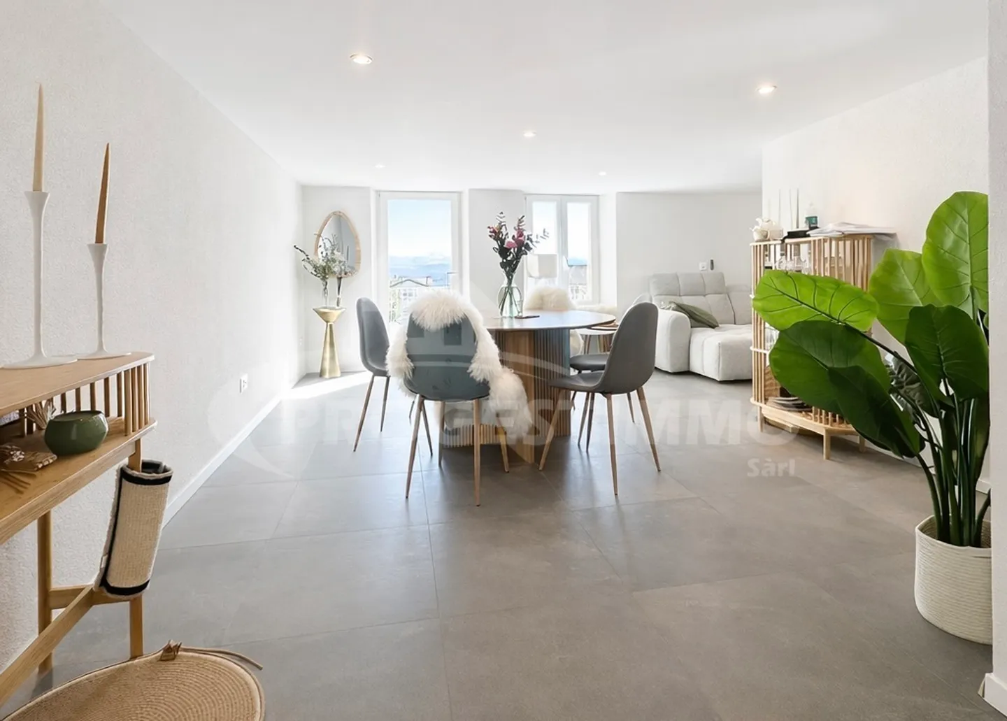 Casa familiare ristrutturata con terrazza - Foto 4 di 13