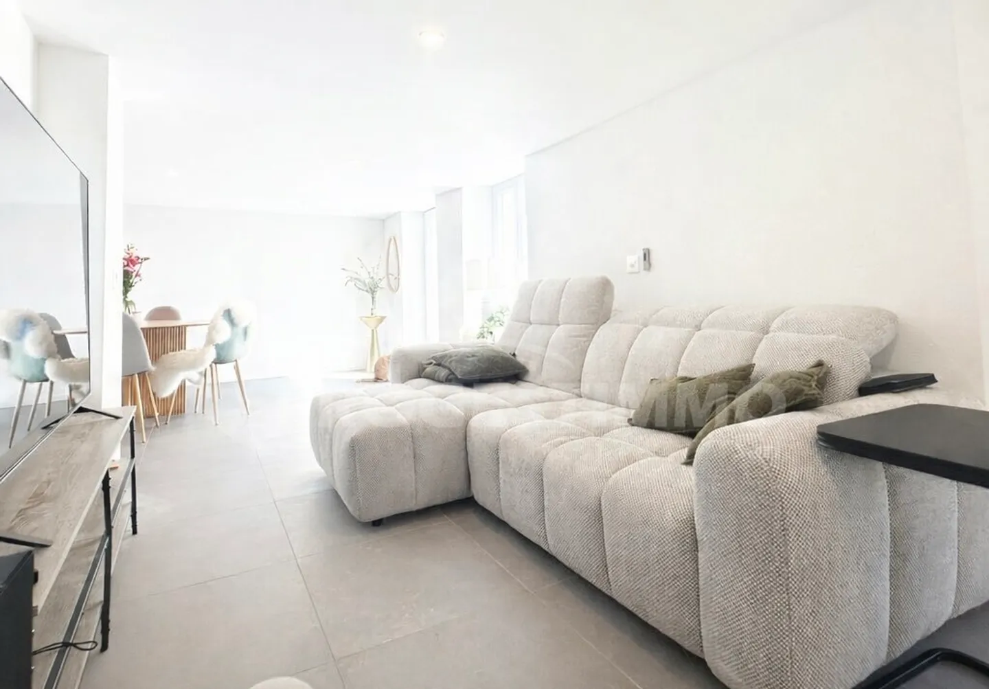 Casa familiare ristrutturata con terrazza - Foto 5 di 13