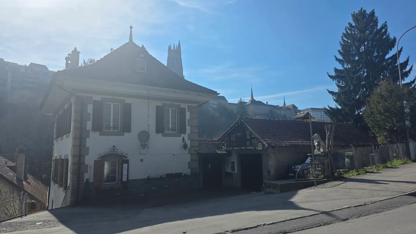 Charmantes Stadthaus nur wenige Schritte von der Sarine entfernt - Foto 2 von 2