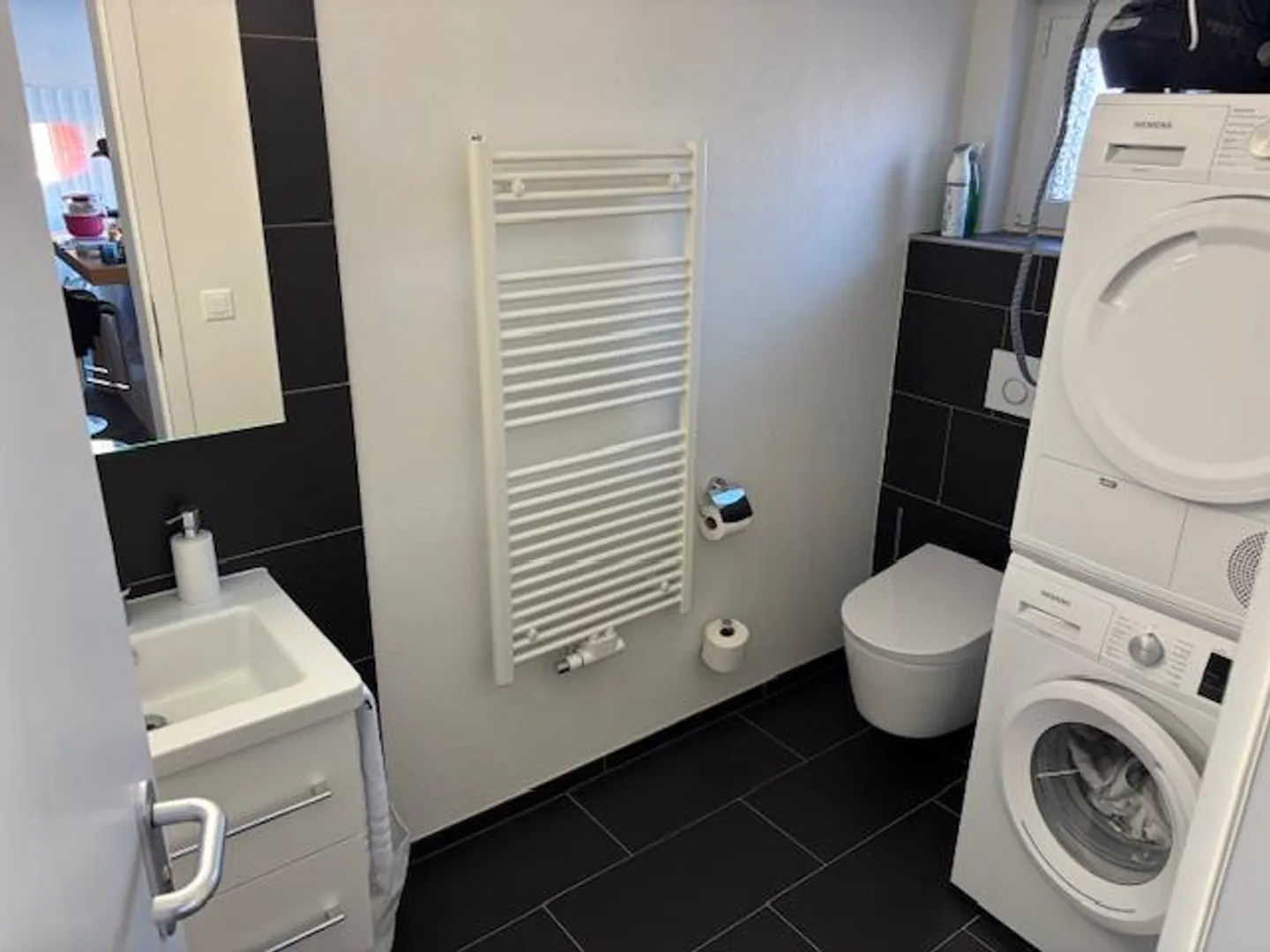 À louer à partir du 1er avril 2026 : appartement penthouse 2,5 pièces calme et élégant - Photo 5 sur 13