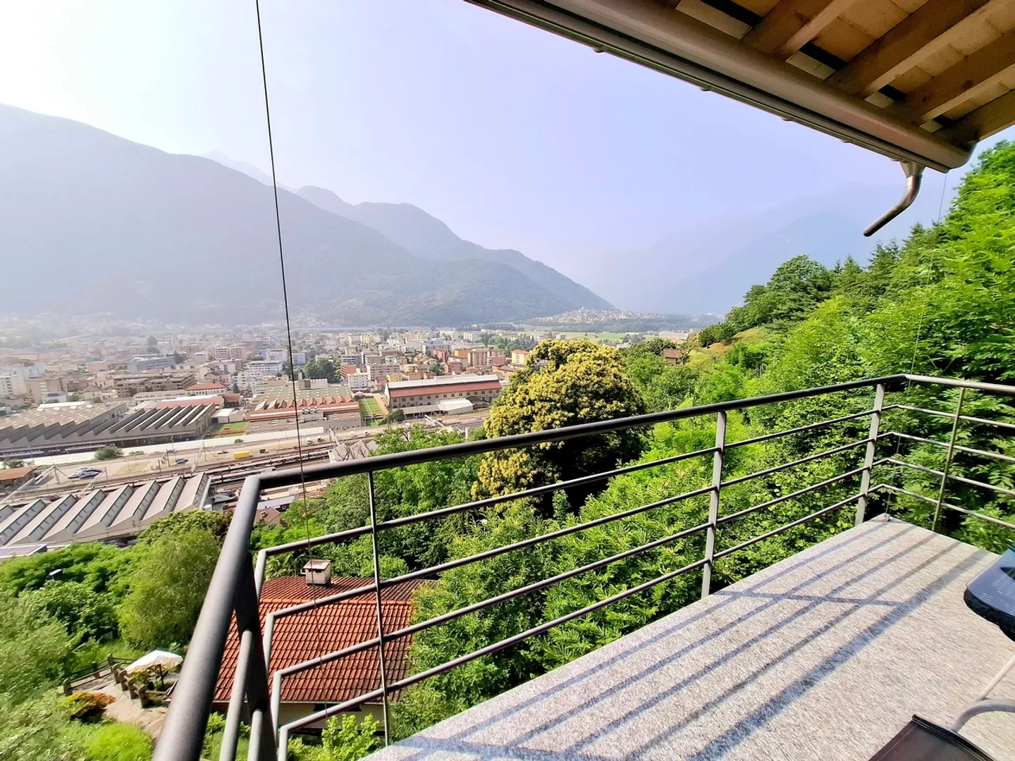 Esclusiva casa monofamiliare di 4.5 locali a Bellinzona, TI con vista mozzafiato - Foto 10 di 12