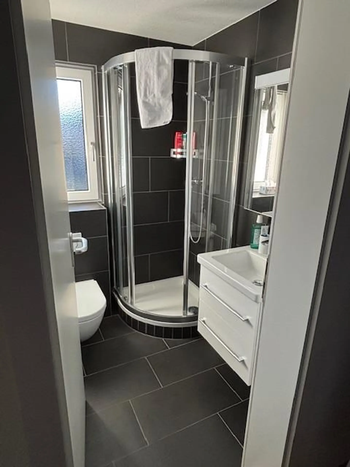 À louer à partir du 1er avril 2026 : appartement penthouse 2,5 pièces calme et élégant - Photo 9 sur 13