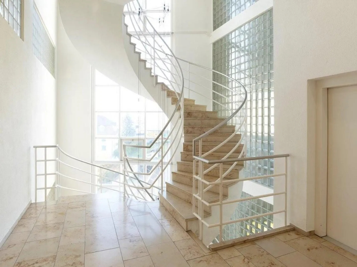 Différentes surfaces de bureau (15 - 84m2) à louer - choisissez la vôtre maintenant ! - Photo 4 sur 9