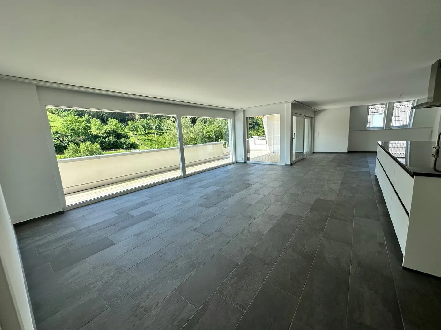 Top modern 4.5-room penthouse approx. 175m2 with large balcony overlooking greenery - Photo 10 of 28