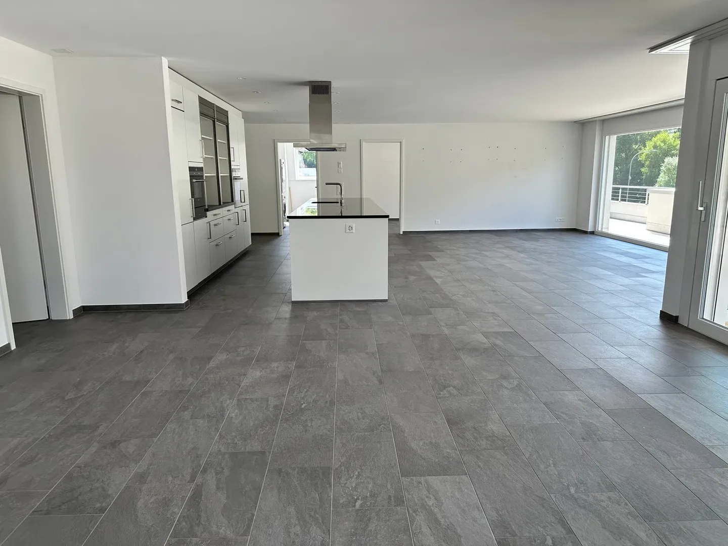 Top modern 4.5-room penthouse approx. 175m2 with large balcony overlooking greenery - Photo 5 of 28