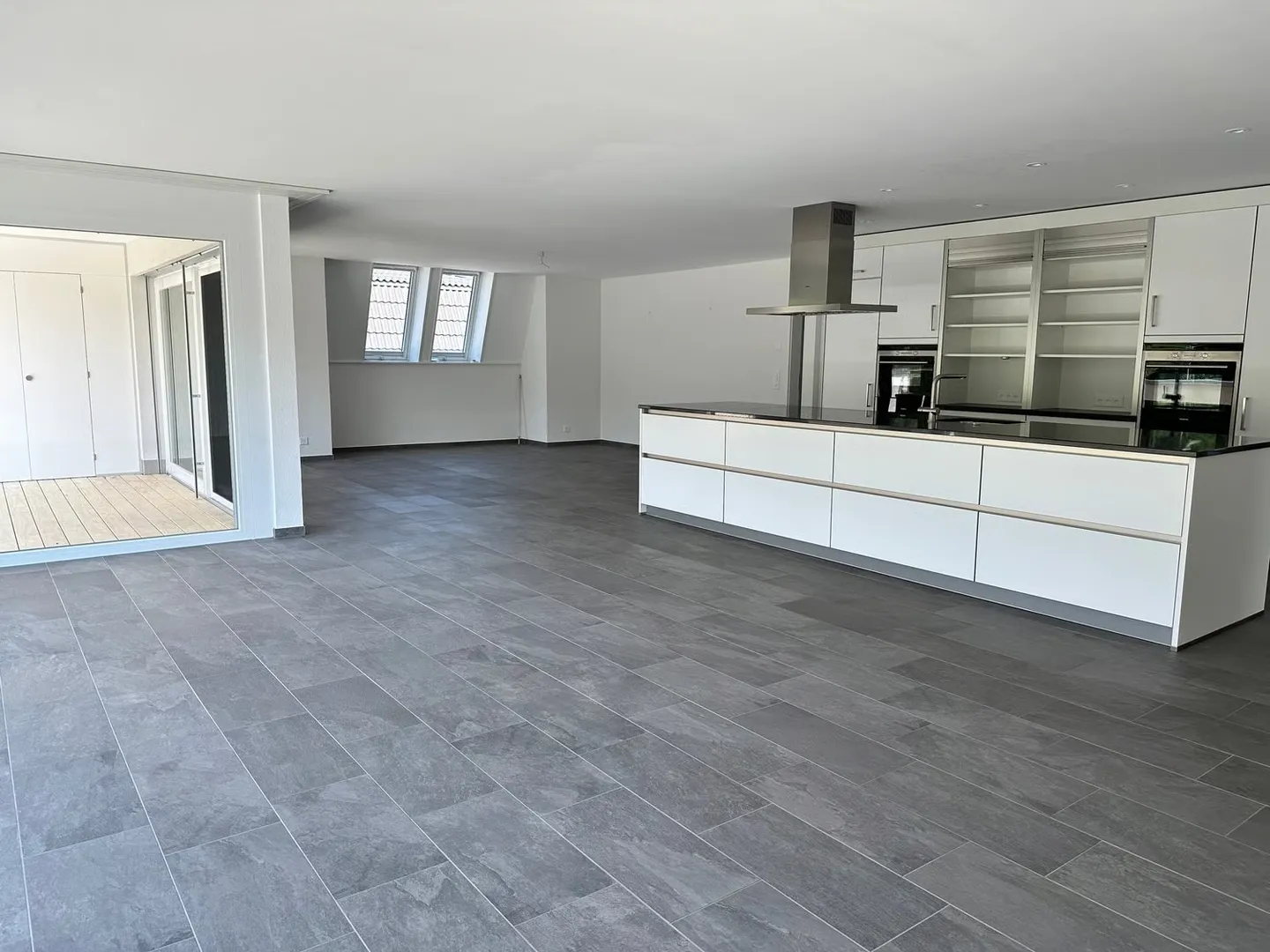 Top modern 4.5-room penthouse approx. 175m2 with large balcony overlooking greenery - Photo 6 of 28