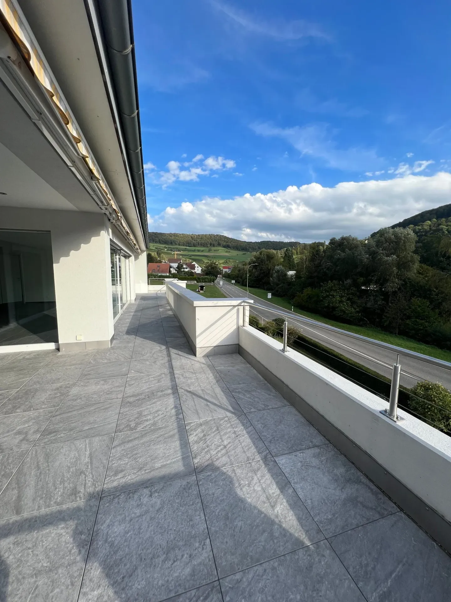 Top modern 4.5-room penthouse approx. 175m2 with large balcony overlooking greenery - Photo 11 of 28