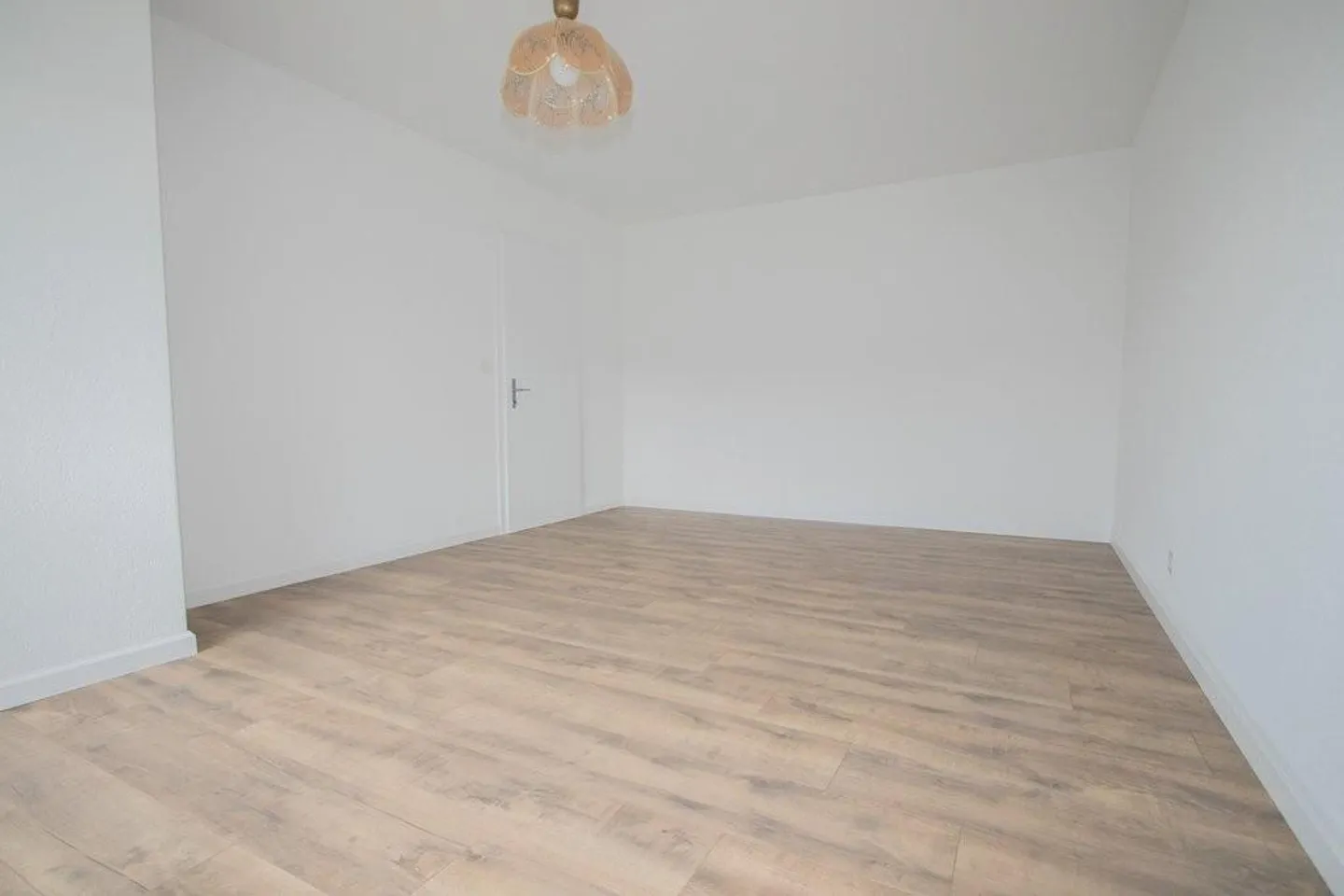 Modern 3.0-room apartment in a central location for rent - Photo 2 of 8