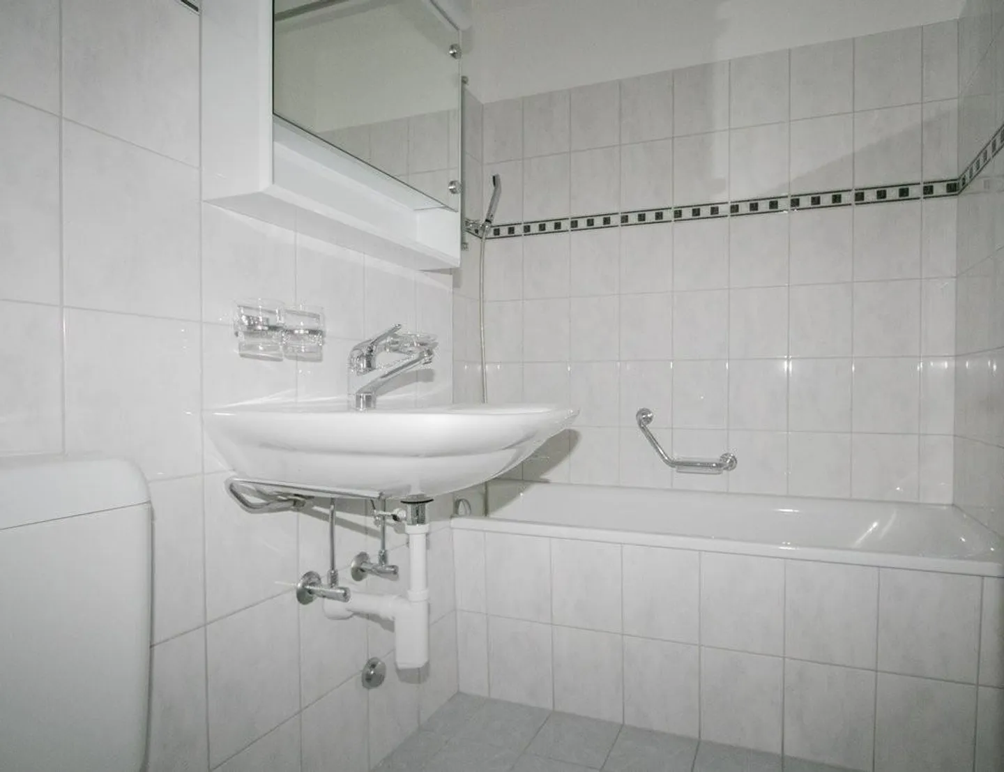 Modern 3.0-room apartment in a central location for rent - Photo 3 of 8