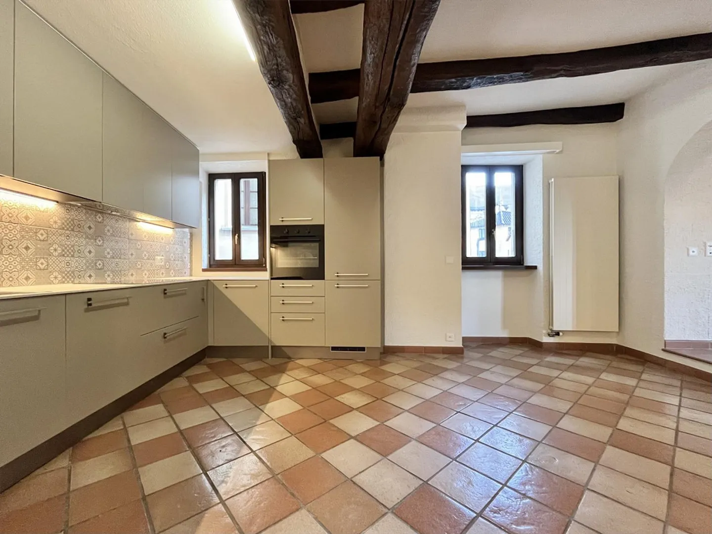 À LOUER 3.5 DANS LA MAISON HISTORIQUE DE LA RAGIONE À SONVICO - Photo 2 sur 9