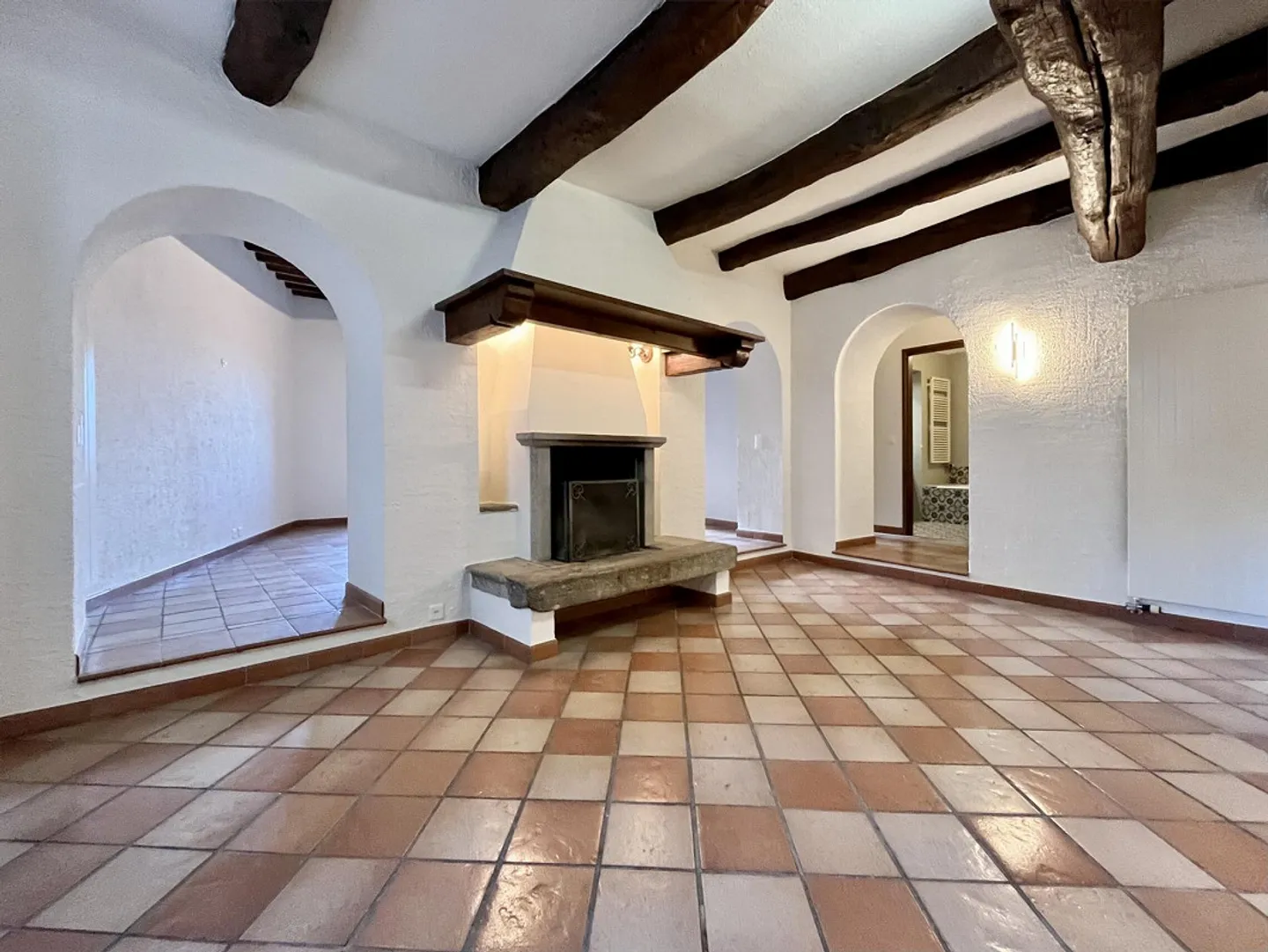 À LOUER 3.5 DANS LA MAISON HISTORIQUE DE LA RAGIONE À SONVICO - Photo 4 sur 9