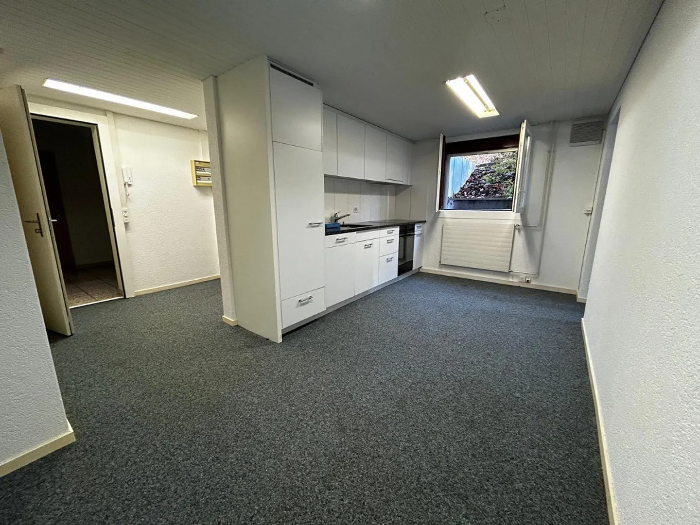 Charming 3-room apartment with terrace in Köniz - Photo 4 of 8