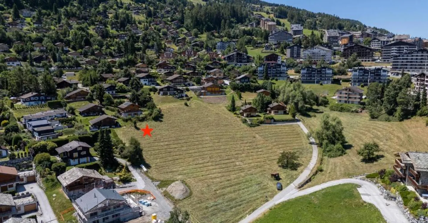 Terrain viabilisé de 600 m2 libre de mandat dans un quartier résidentiel très proche du centre de la station - Photo 1 of 8