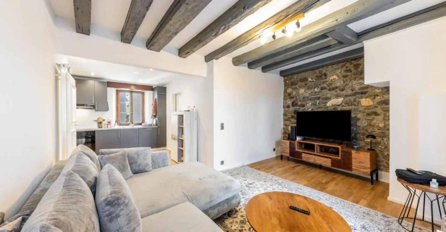 Charming 2.5-room apartment in the center of Blonay - Photo 1 of 6