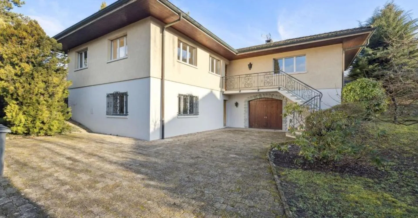GERÄUMIGE EINFAMILIENHAUS IM EG MIT GROSSEM POTENZIAL - Foto 1 von 10
