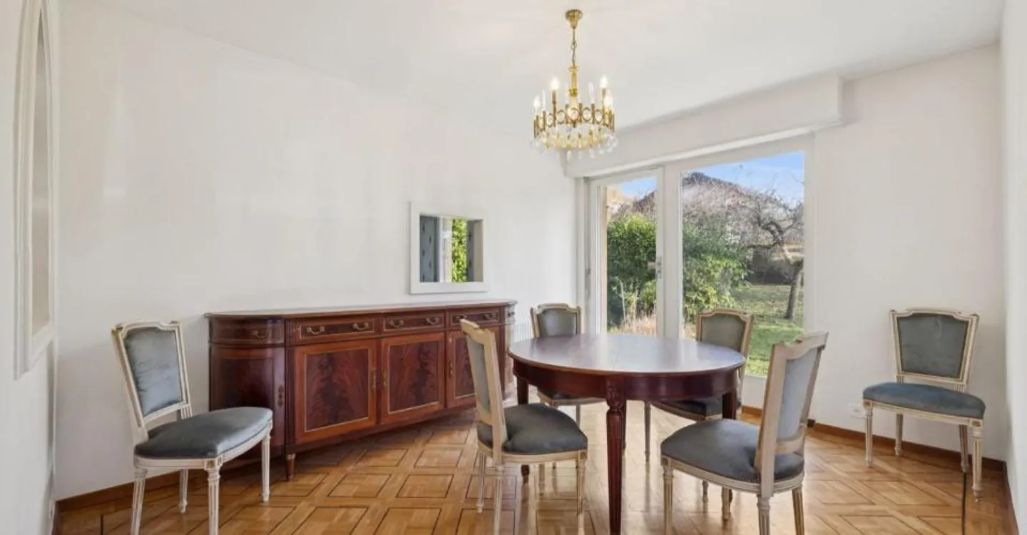 GERÄUMIGE EINFAMILIENHAUS IM EG MIT GROSSEM POTENZIAL - Foto 4 von 10