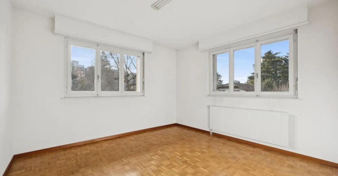 GERÄUMIGE EINFAMILIENHAUS IM EG MIT GROSSEM POTENZIAL - Foto 7 von 10
