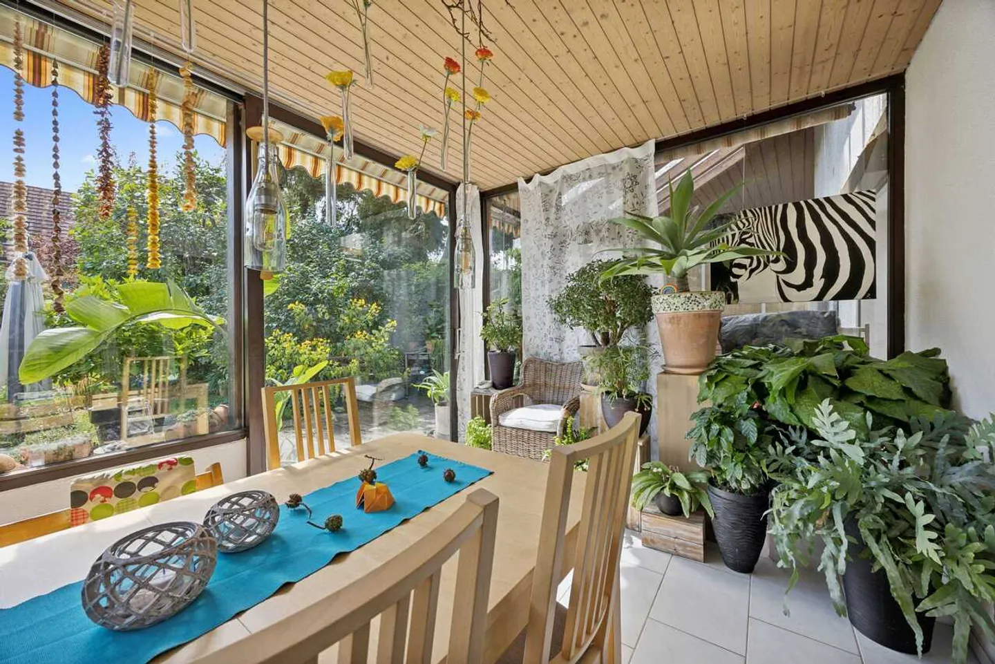 Casa familiare con grande giardino paradisiaco a Wettingen - Foto 7 di 13