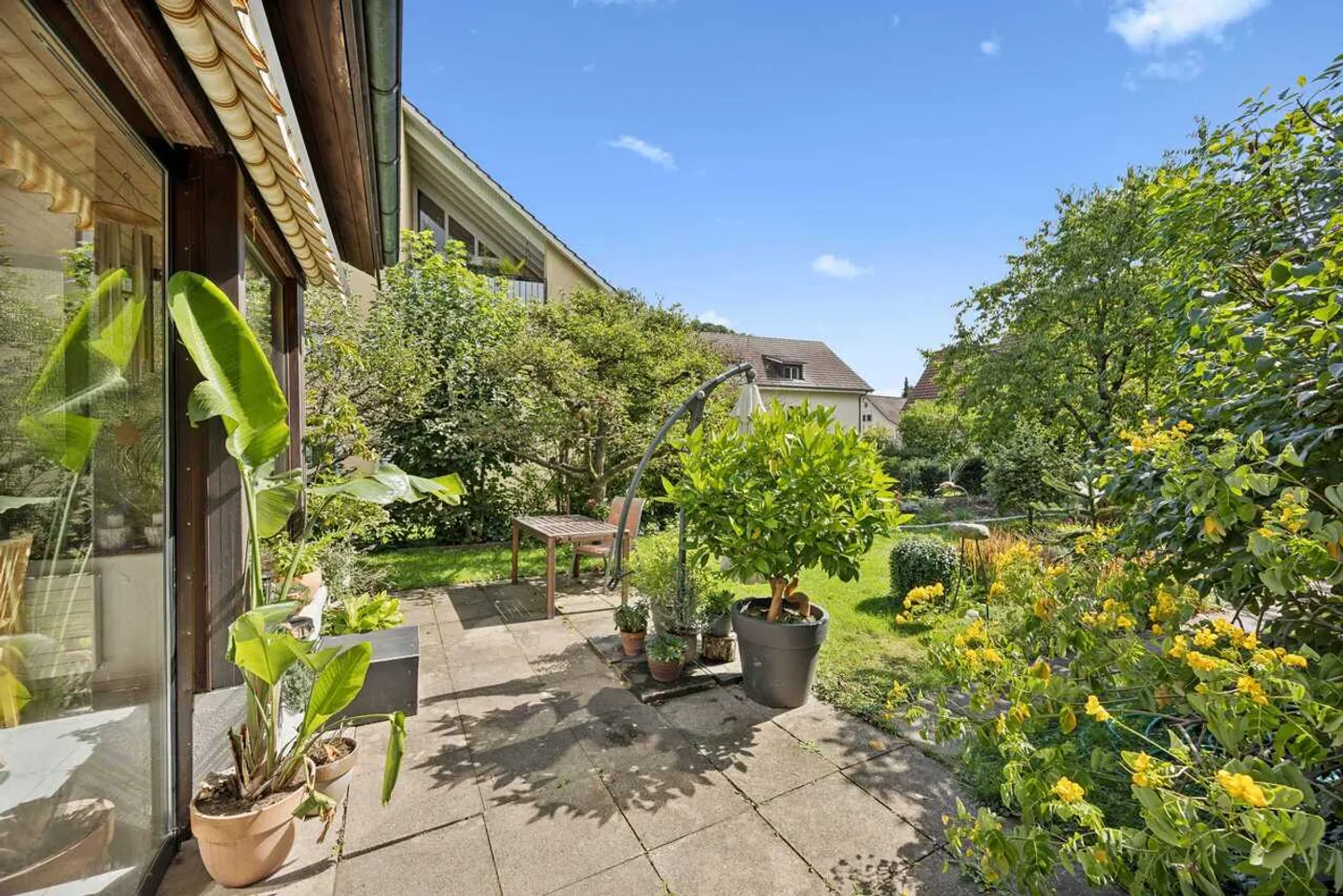 Casa familiare con grande giardino paradisiaco a Wettingen - Foto 8 di 13