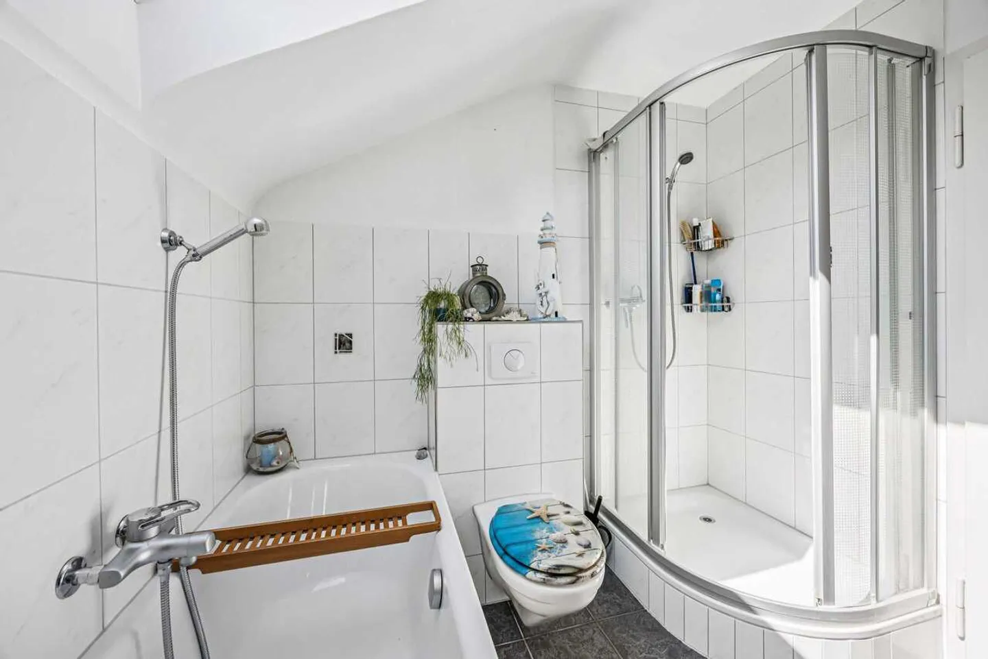 Casa familiare con grande giardino paradisiaco a Wettingen - Foto 12 di 13