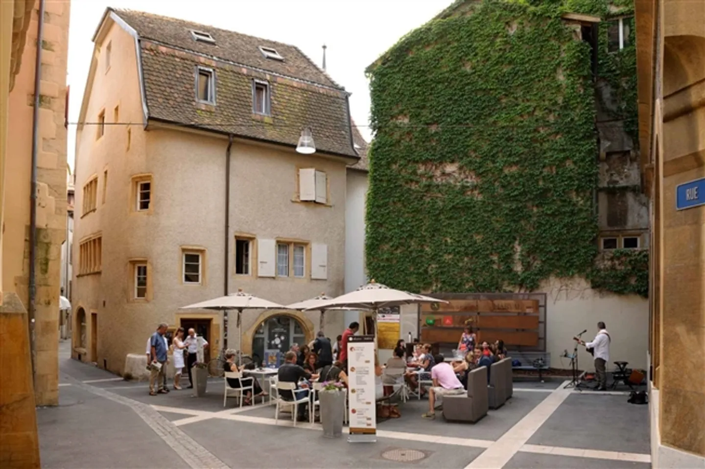 «120 m2 ausgestattetes Restaurant zur Miete im Hyperzentrum von Neuchâtel» - Foto 1 von 7