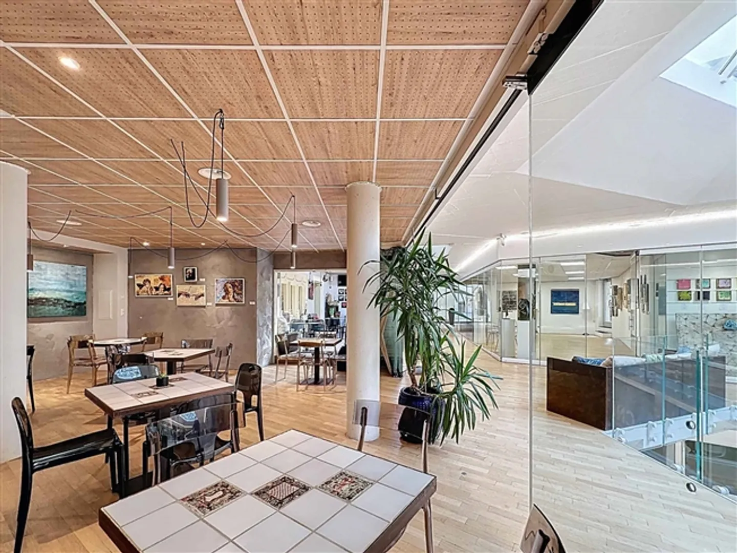 «120 m2 ausgestattetes Restaurant zur Miete im Hyperzentrum von Neuchâtel» - Foto 2 von 7