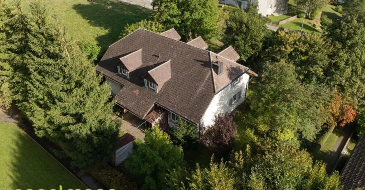 Large property of 8.5 rooms with double garage - Photo 1 of 12