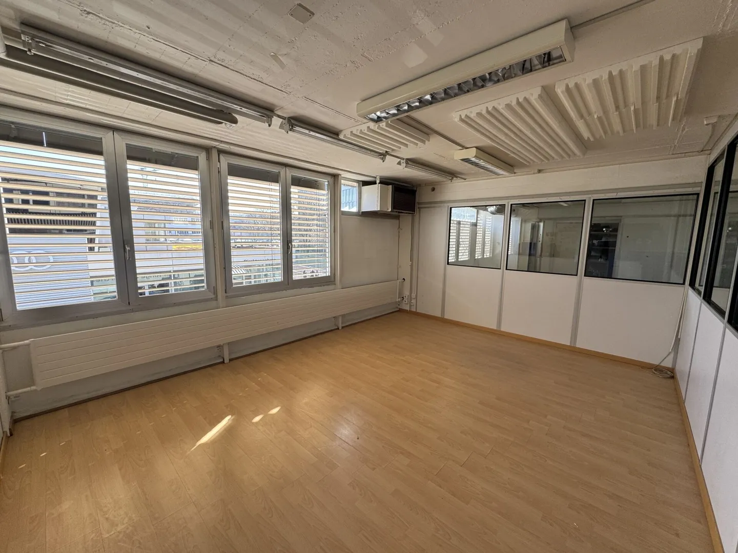 Espace commercial (Ascenseur commercial_1er étage_228m2) - Photo 4 sur 5