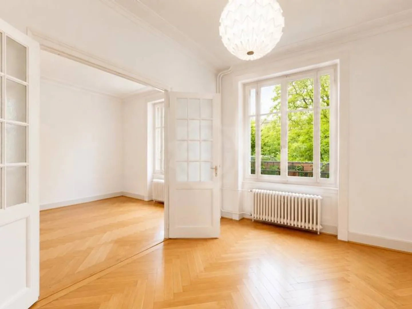 Charming Ground-Floor Apartment - Photo 2 of 10